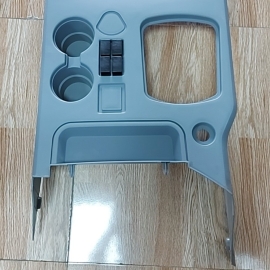 Nắp đựng khay nước taplo auman nửa trước HHOM-008